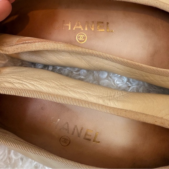 CHANEL Tan and Cream Cap Toe Logo Ballet Flats 38.5 - Picture 7 of 9